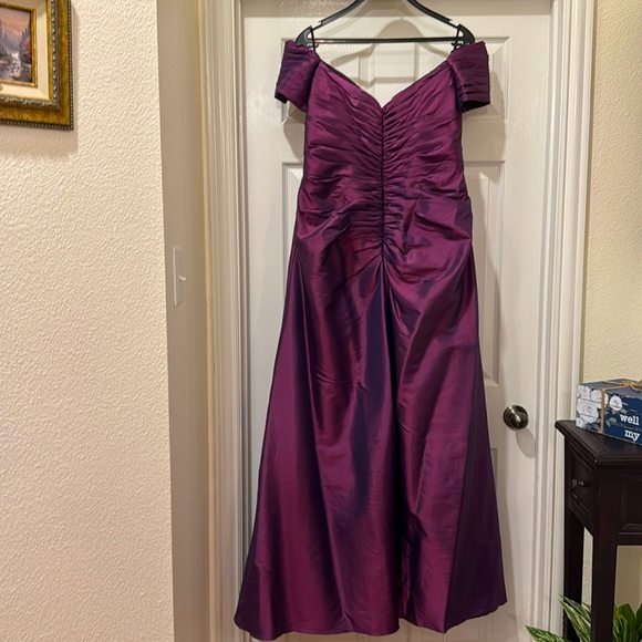 “Jade by Jasmine” Formal Taffeta Evening Dress in Plum - Picture 6 of 10